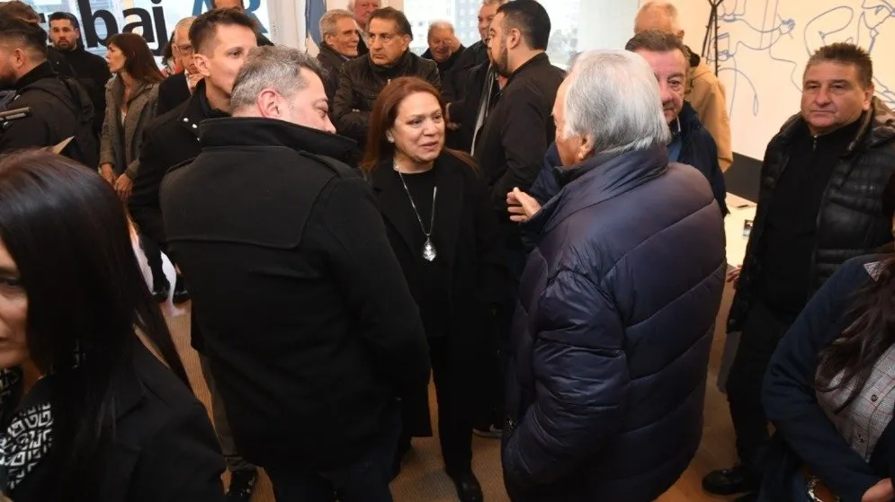 Barrionuevo: "Vamos a buscar en la CGT un nuevo dirigente que sea uno, no tres. Con uno va a alcanzar"
